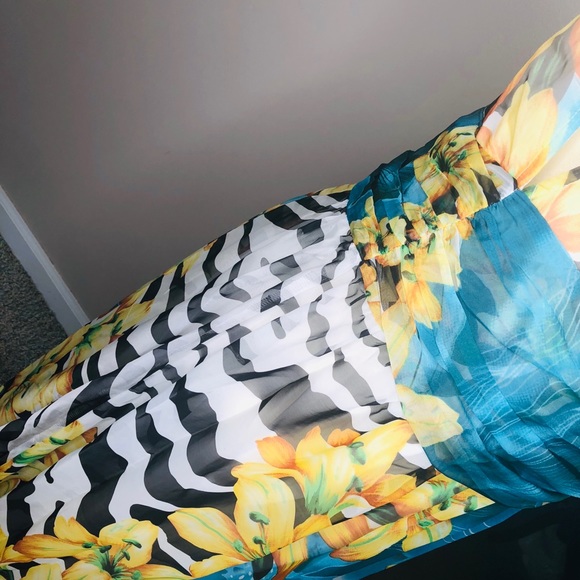 Dress - Picture 3 of 6